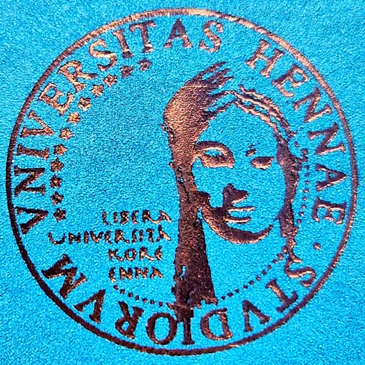Dettaglio stampa a caldo dorata su copertina tesi