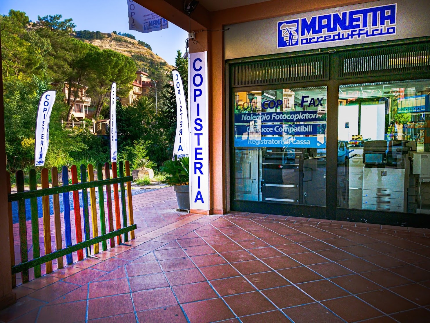 Vetrina del punto vendita a Enna Bassa